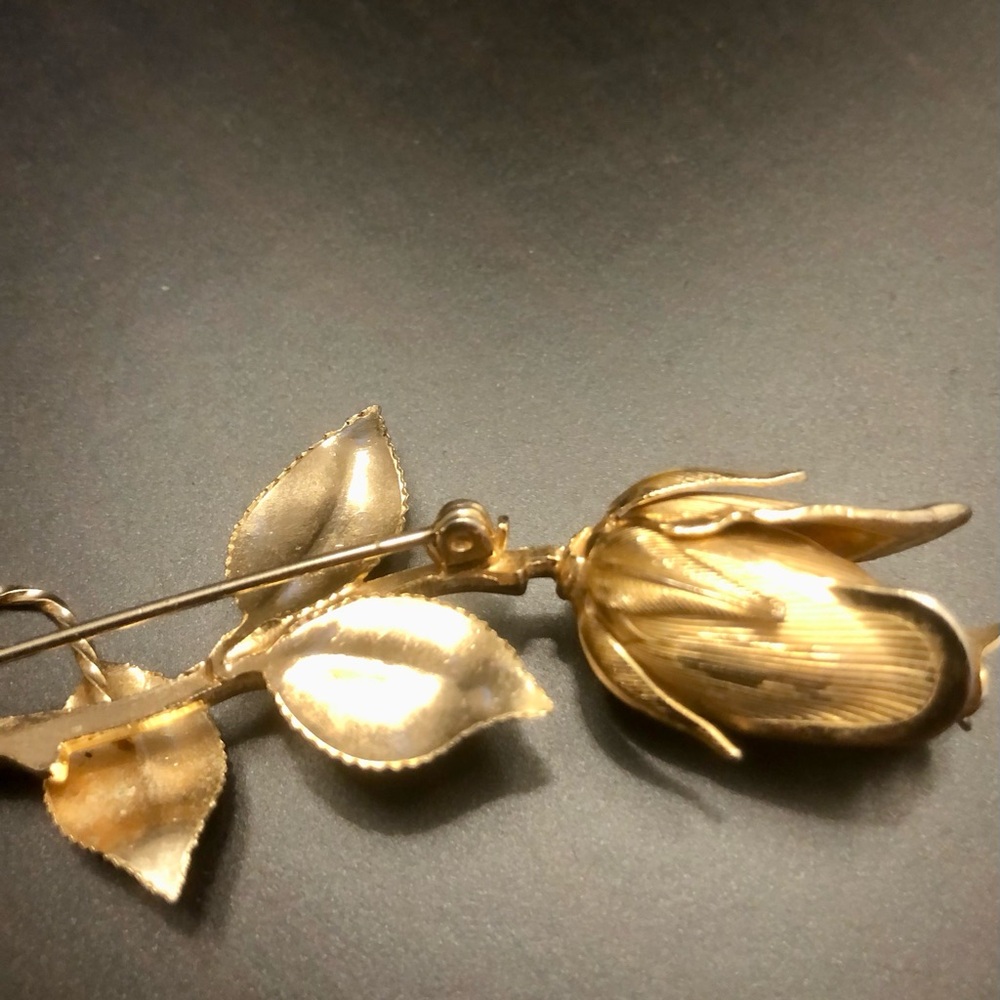 Vintage Rose Brooch - Costume Jewelry - Picture 8 of 10